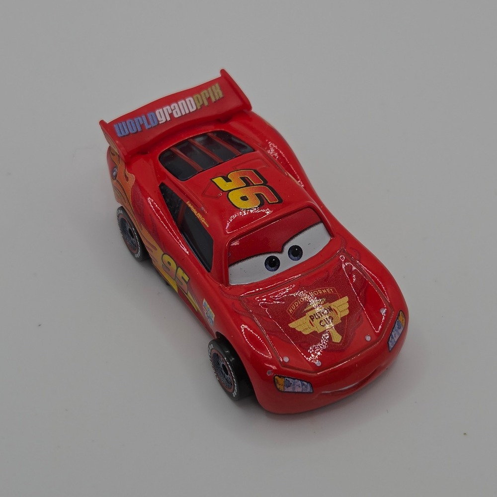 Disney Pixar Cars Lightning McQueen World Grand Prix Mattel 1:64 Red Diecast